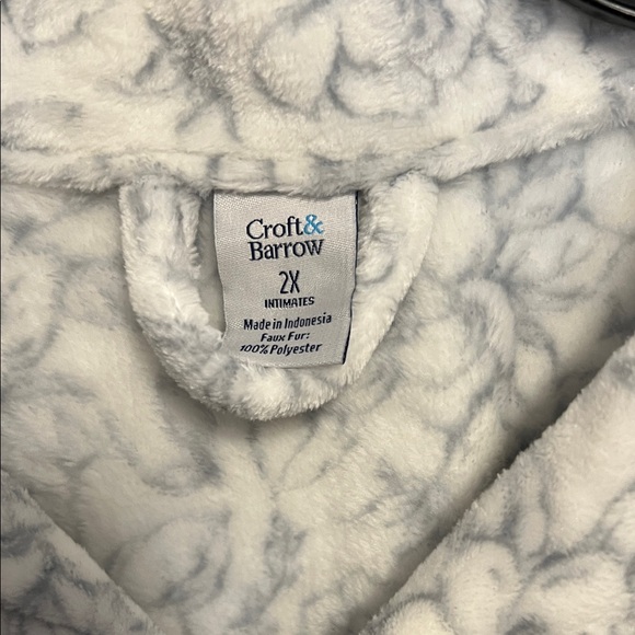 NWT Croft & Barrow Gray Floral Fleece robe - Picture 2 of 6
